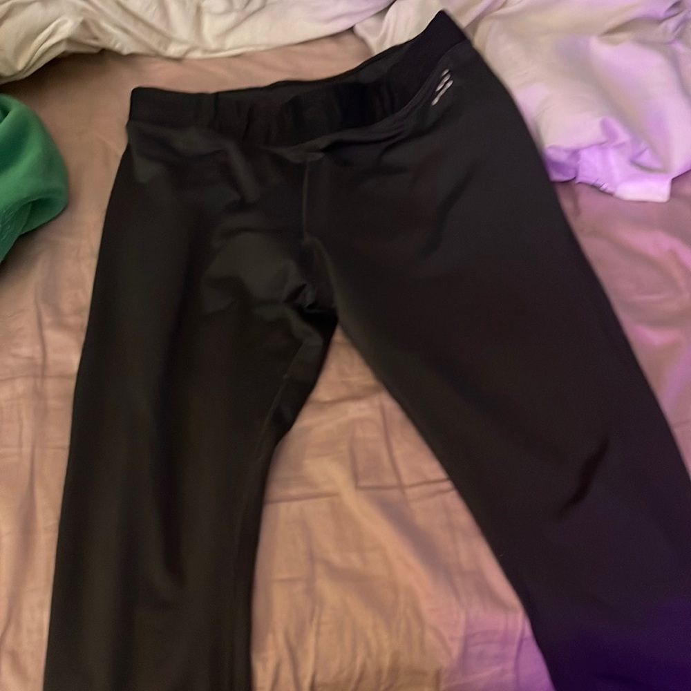 Dark grey women’s leggings.